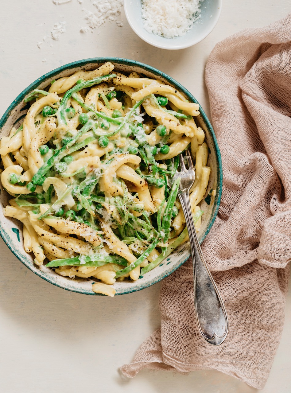 Sweet Pea and Spring Onion Carbonara with Pecorino Romano | Edible ...