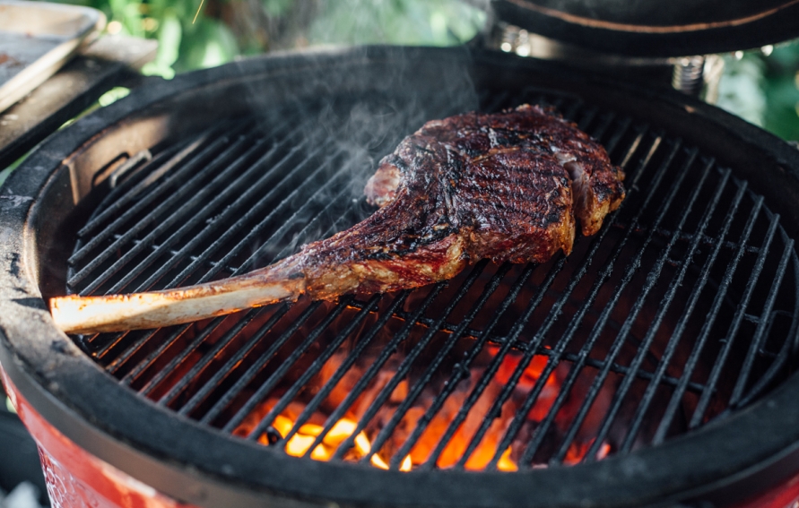 steaks on kamado joe